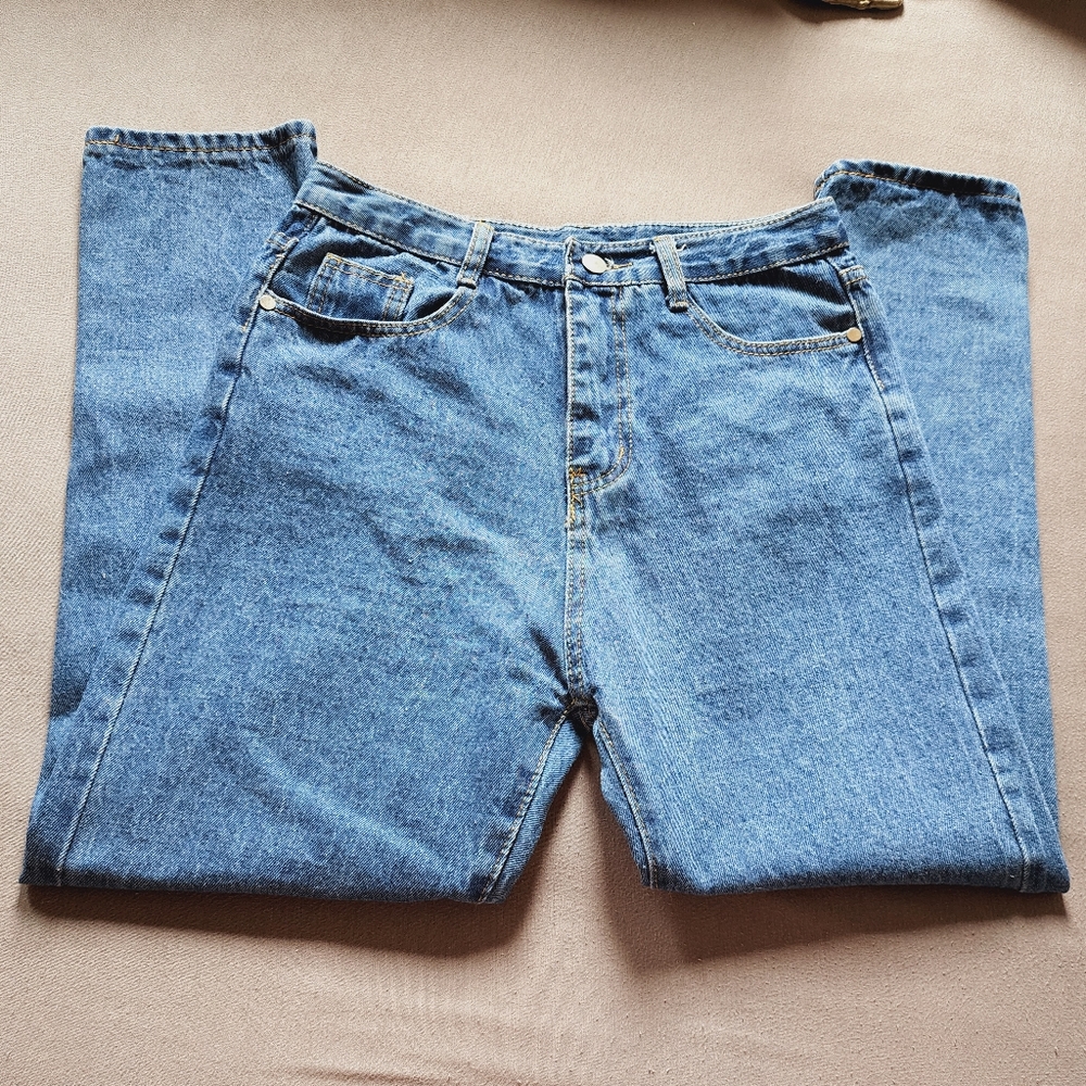 Tapered leg mom denim jeans medium wash vintage style